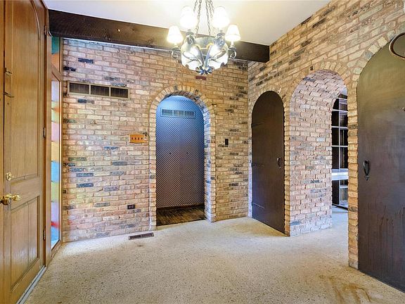 2nd image of 141 Executive Estates Dr