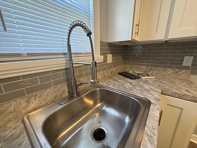 17901 Delavan Ave — Photo 11