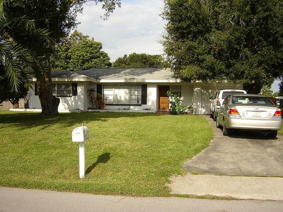 1st image of 572 Woodland Dr