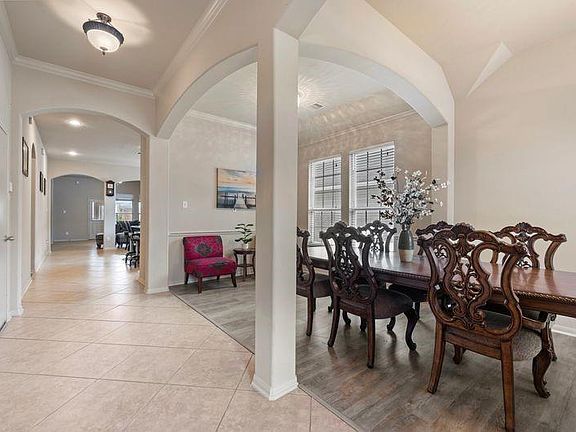 3rd image of 12610 Redbud Villa Ln