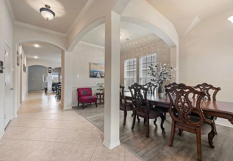 12610 Redbud Villa Ln — Photo 3