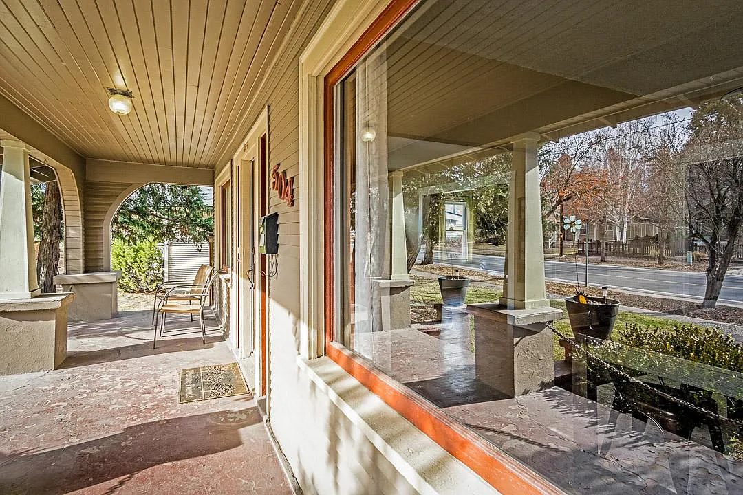4 bed, 2.5 bath, 2454 sqft, $4,600 — Photo 2