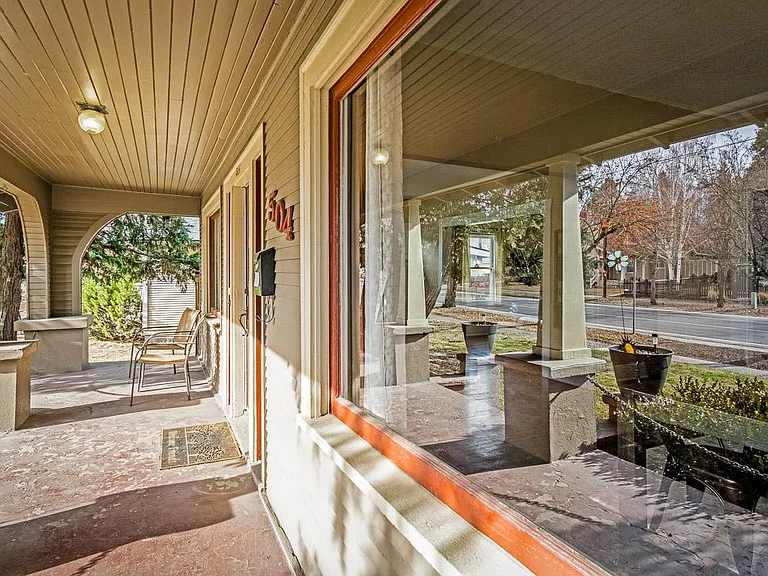 504 Newport Ave — Photo 2