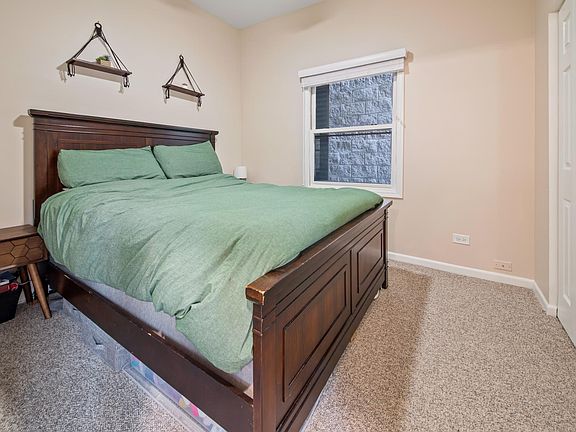 5th image of 1336 W Melrose St #1