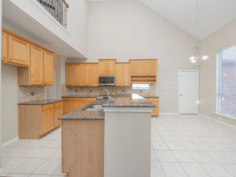 2404 Heather Glen Dr — Photo 13
