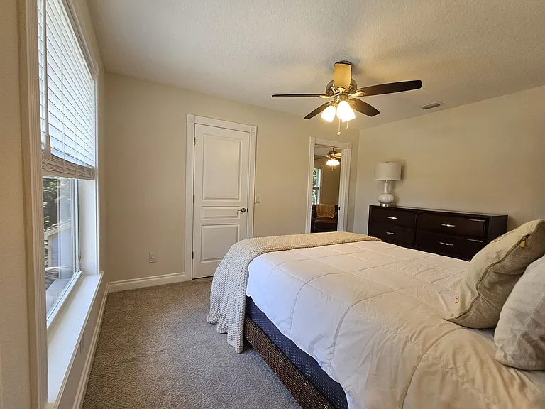 7402 S De Soto St — Photo 33