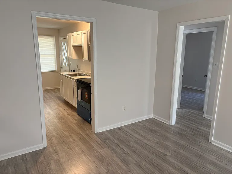 2139 & 2139-1/2 Mississippi Ave #1 — Photo 8
