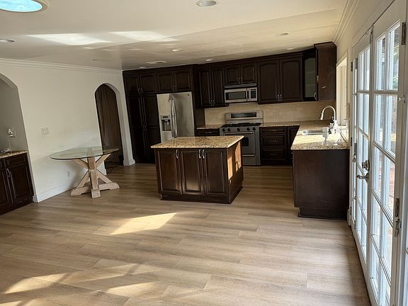 3rd image of 2780 Diana St