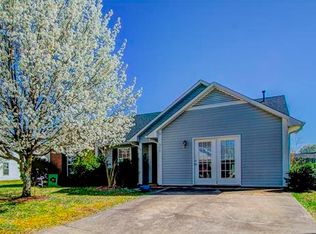 906 Woodhill Dr, Fletcher, NC 28732