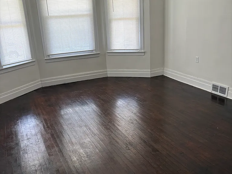 3008 Lothrop St — Photo 11