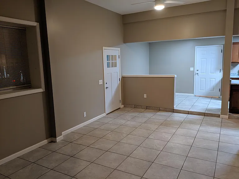 2435 S Dixie Dr — Photo 21