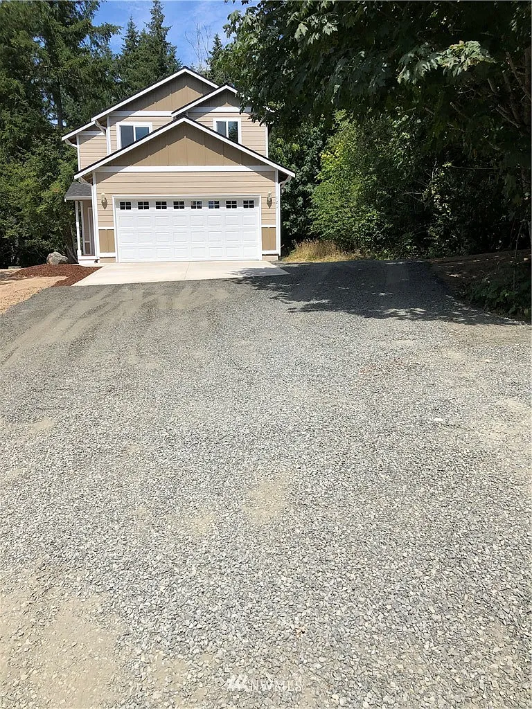 121 N.E. Seitz Dr. photo 1