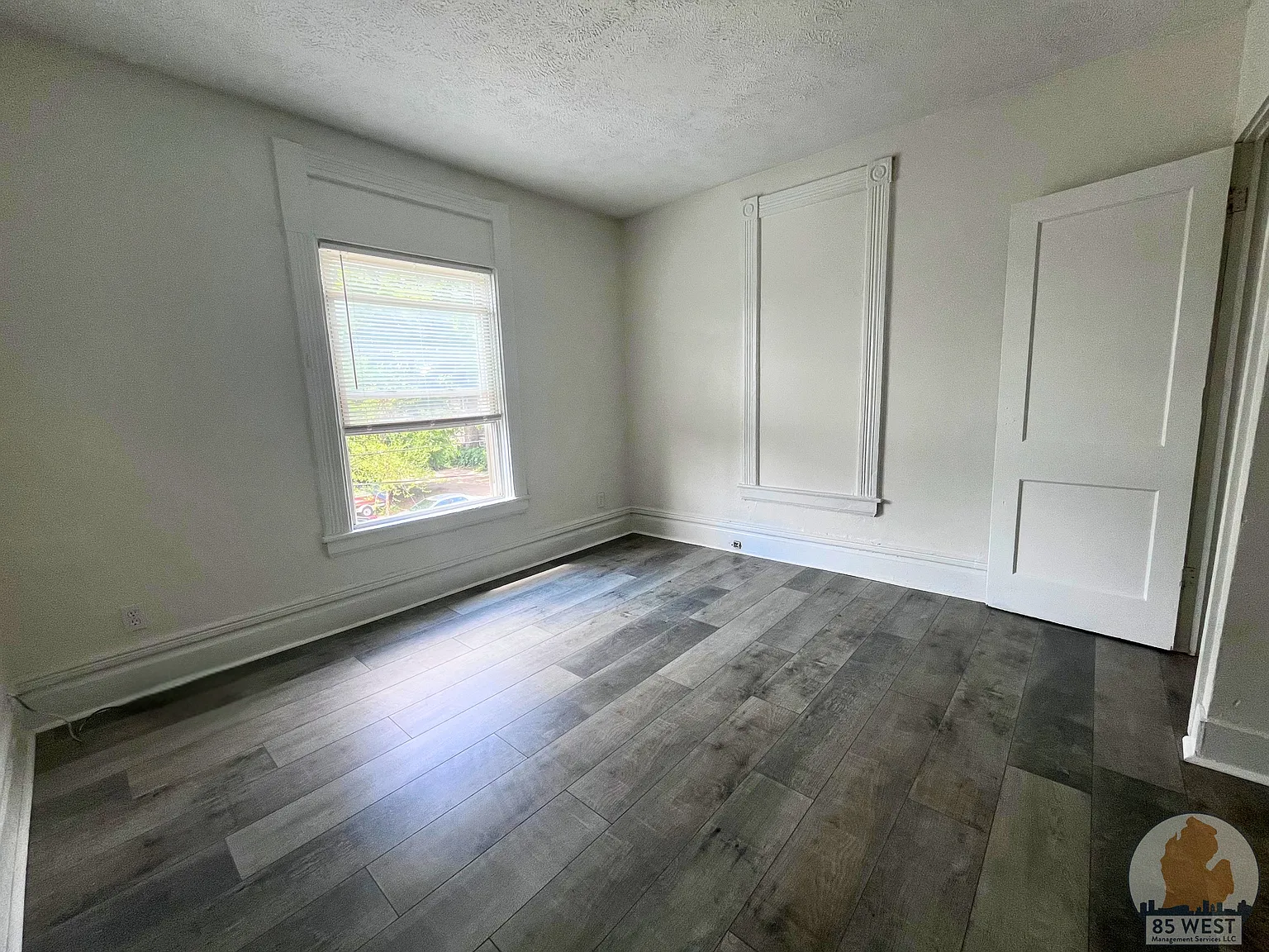 1046 Lafayette Ave SE — Photo 3