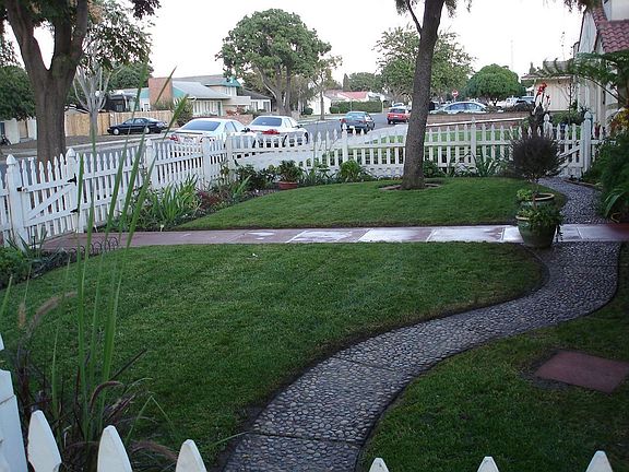 Lg. front yard with cobblestone walkways and decorative brick