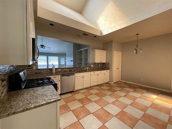 4th image of 14115 Berrington Dr