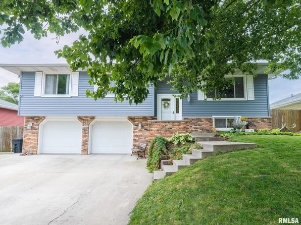 5818 N Overland Pass, Peoria, IL 61607
