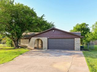 400 Sunrise Dr, Waxahachie, TX 75165