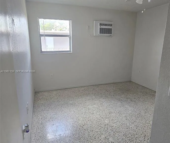 142 SW 18th Ave #30 — Photo 6
