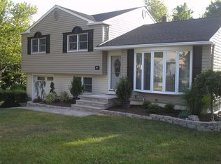 90 Fleetwood Rd, Woodbridge, NJ 07095