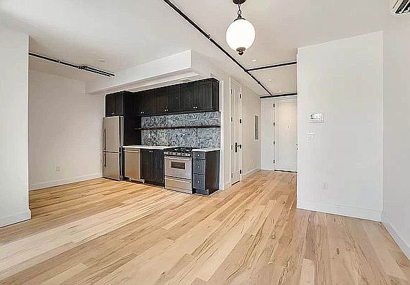 4th image of 161 N 6th St #303