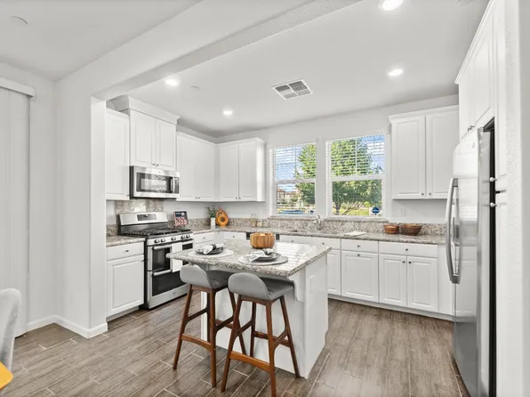 1044 Essington Ln, Roseville, CA 95747