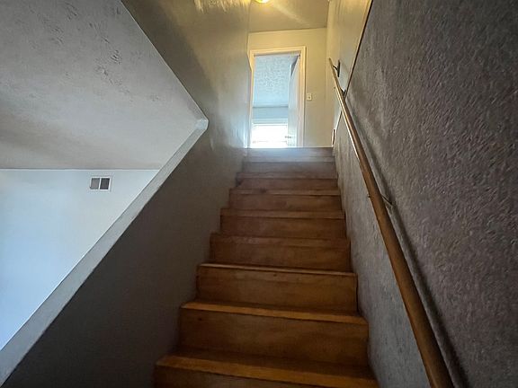 4th image of 105 Sheila Ct #1