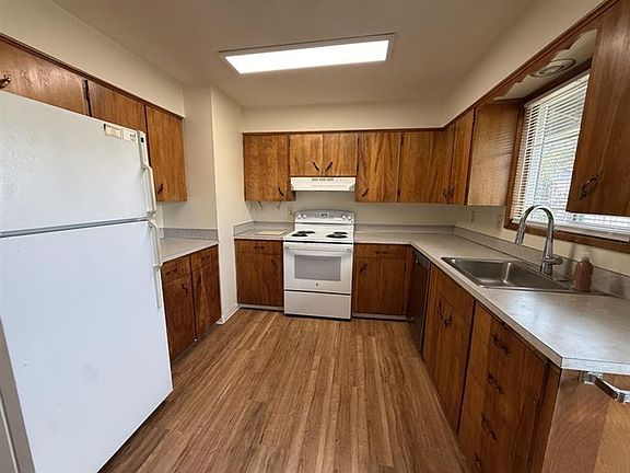 4th image of 1139 SE Baseline St APT 2