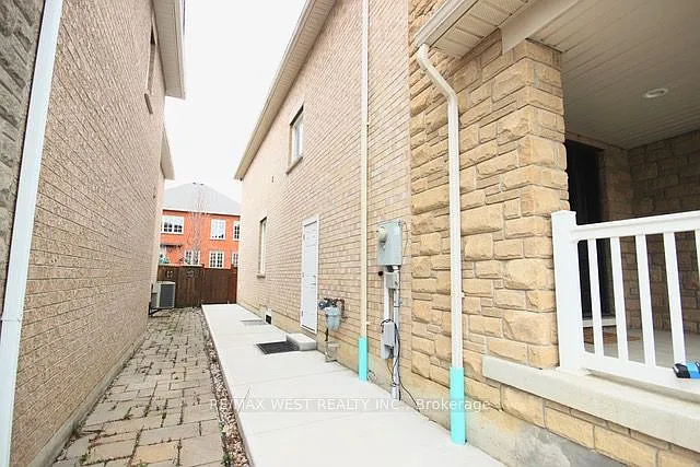 150 Valley Vista Dr #BASEMENT — Photo 1