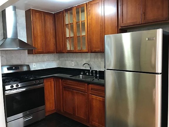 4th image of 18 Eldridge St APT 4B