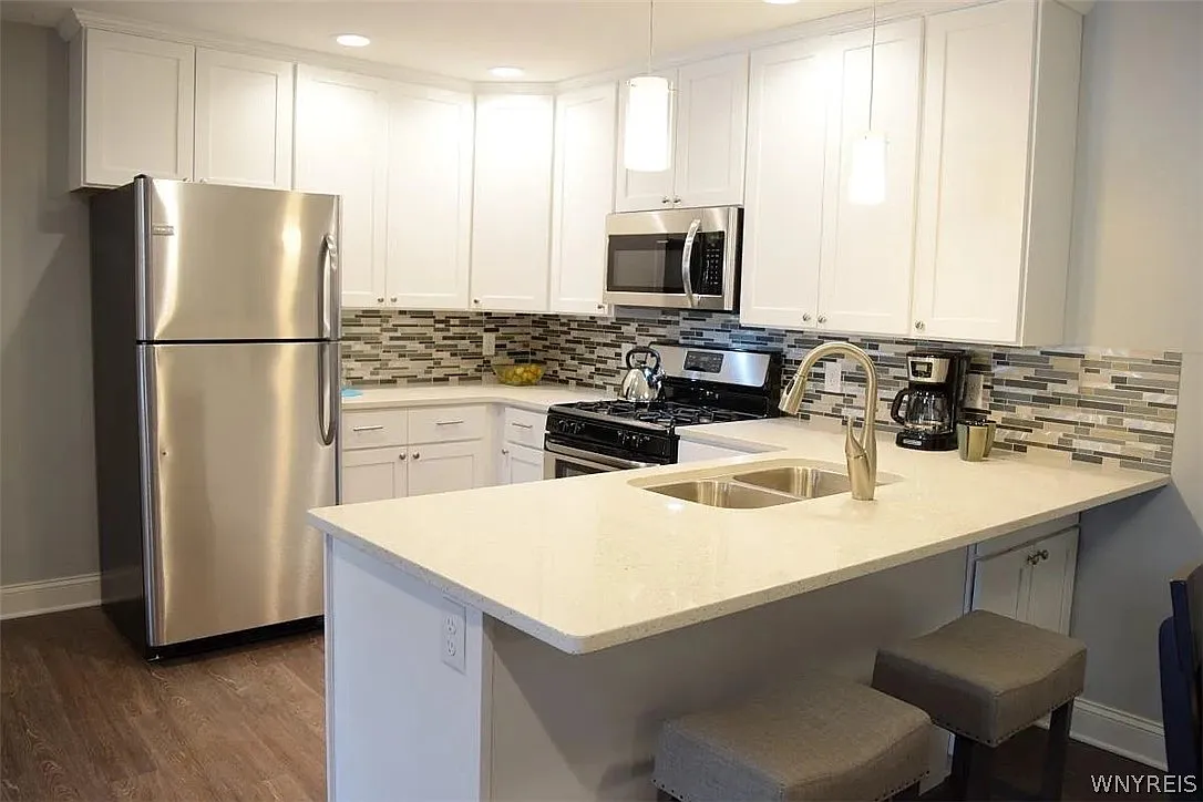2 bed, 1.5 bath, 1050 sqft, $1,500 — Photo 3
