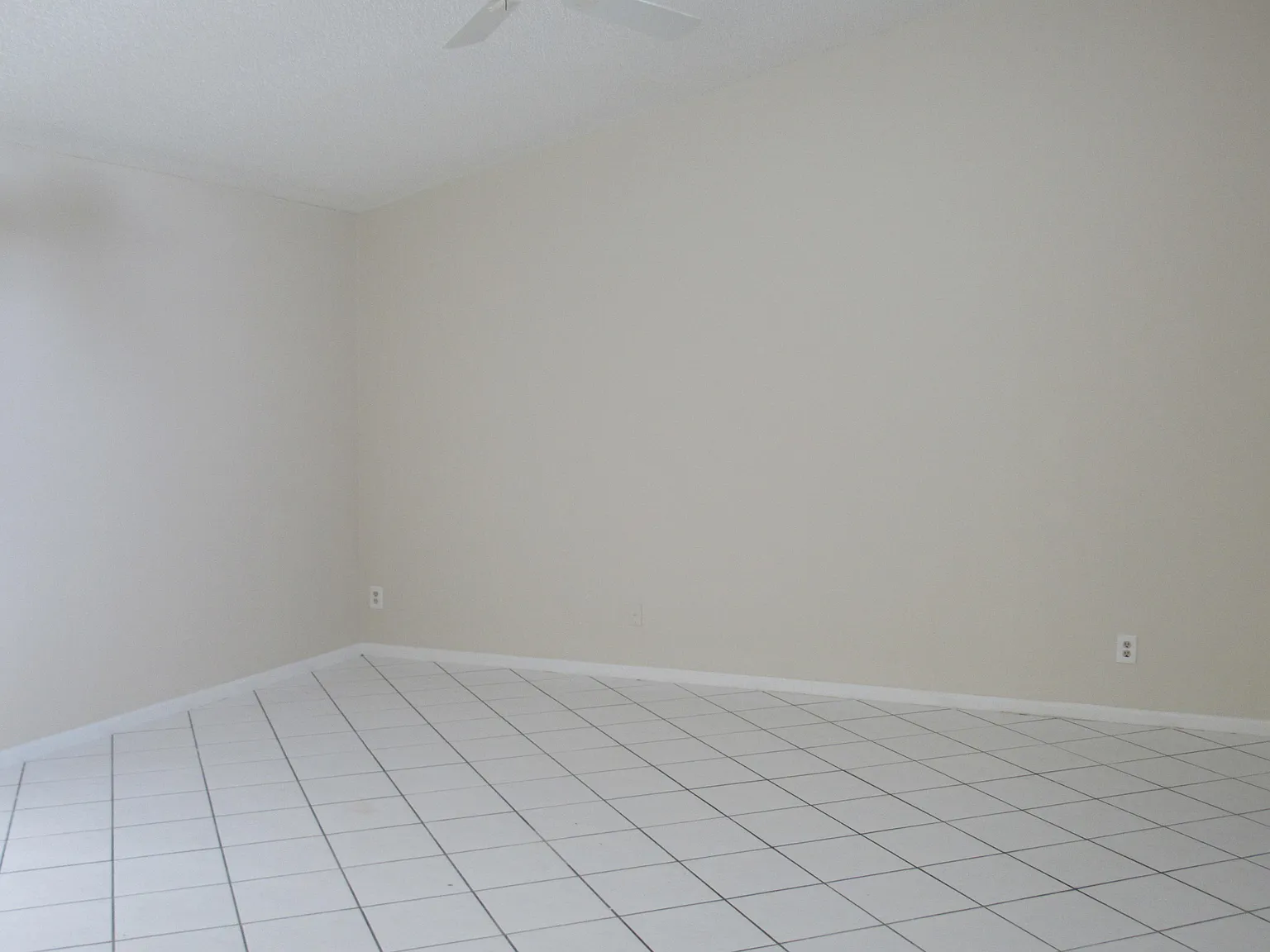 2 bed, 2.0 bath, 1098 sqft, $2,100 — Photo 2