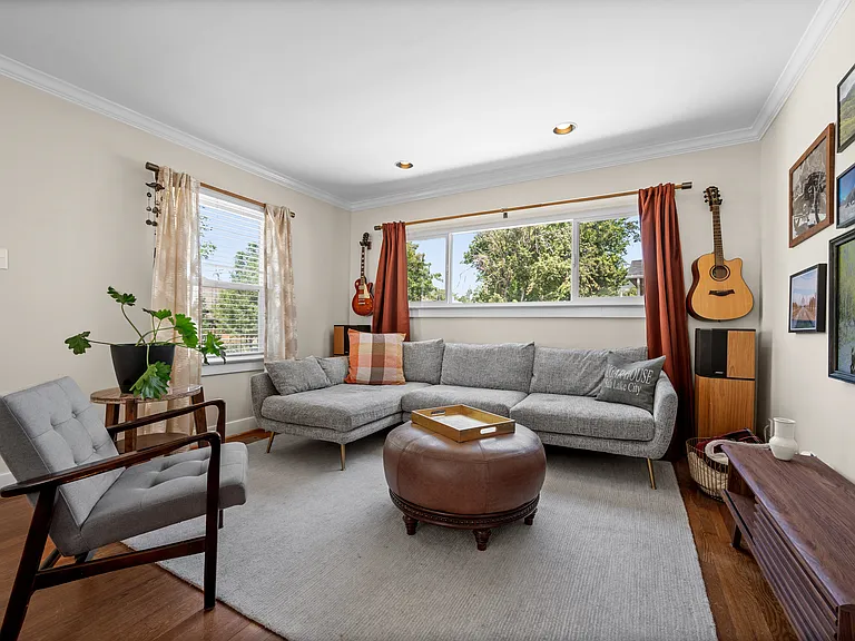 1114 E Wilson Ave S — Photo 4