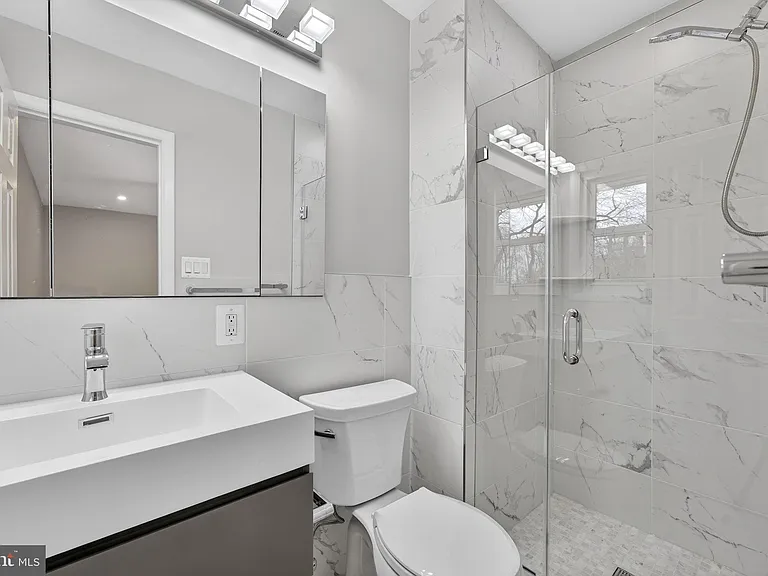 7507 Murillo St — Photo 32