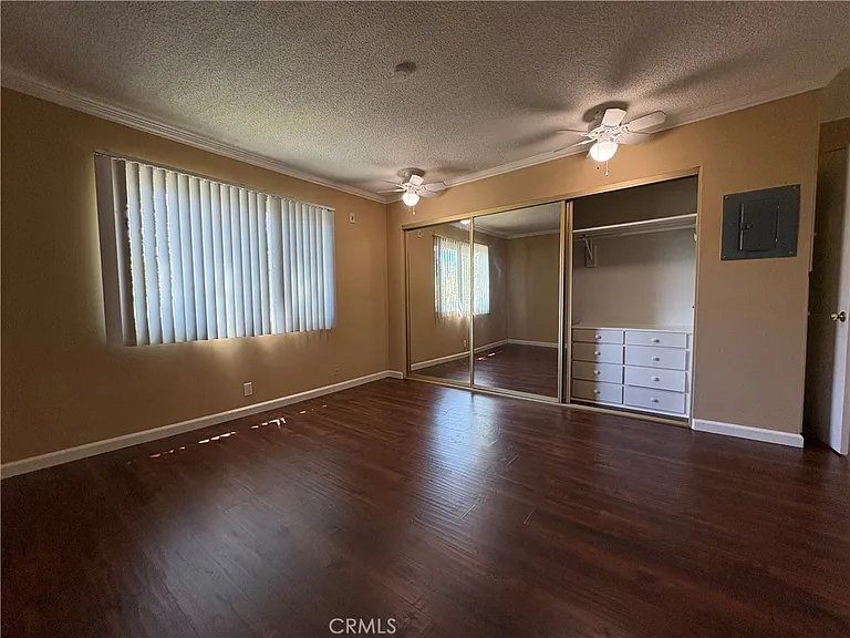 400 N Acacia Ave — Photo 18