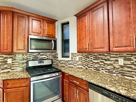 4th image of 344 Gates Ave APT 3B