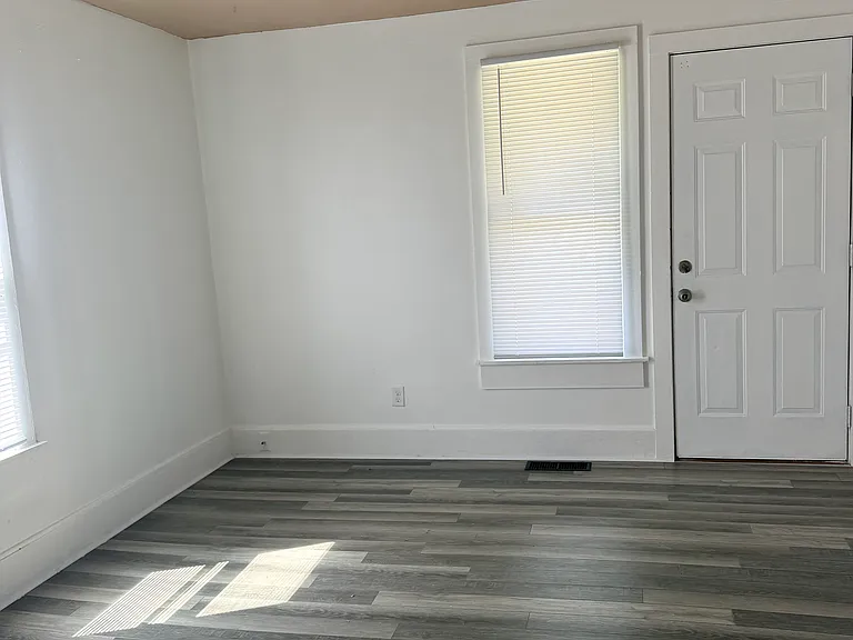 621 Hackett St — Photo 6