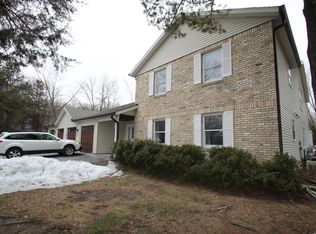 323 Riverview Dr, Delafield, WI 53018