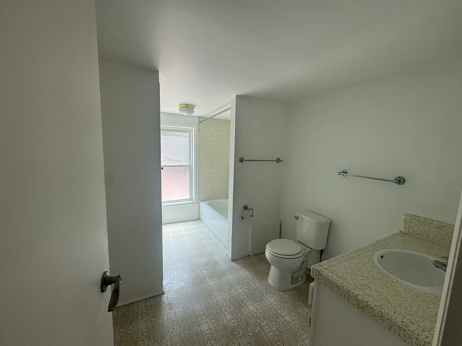 1 bed, 1000 sqft, $1,950 — Photo 3