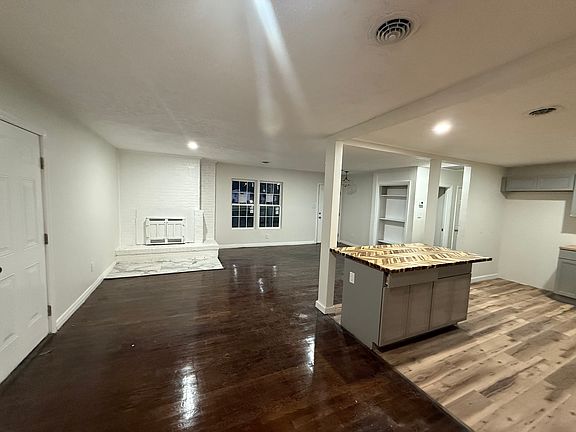 3rd image of 723 Walnut St