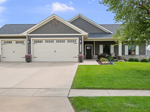5555 Emily Rd, Bettendorf, IA 52722