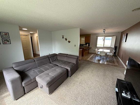 3rd image of 433 S Collinge Rd