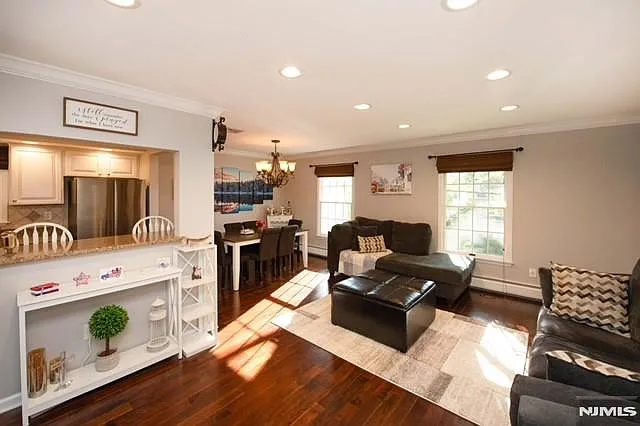 11 S Maple Ave #B — Photo 3