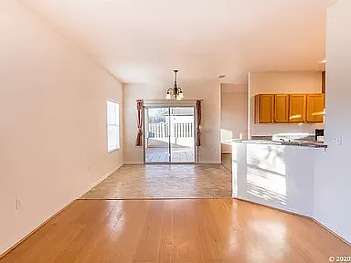 3 bed, 2190 sqft, $2,500 — Photo 2