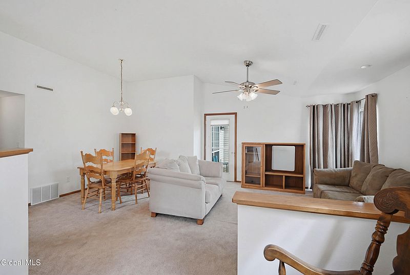 3rd image of 824 Ridge Circle