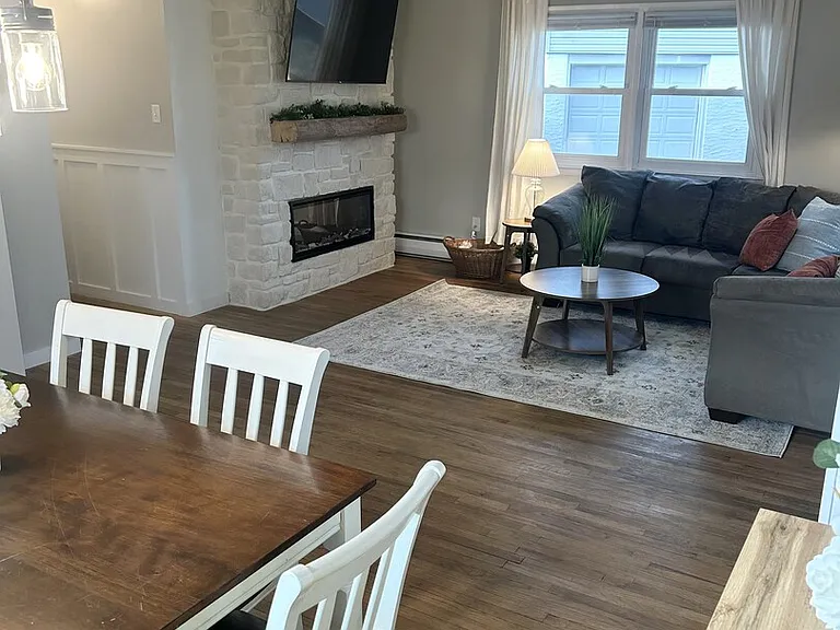 Maplewood Dr — Photo 2