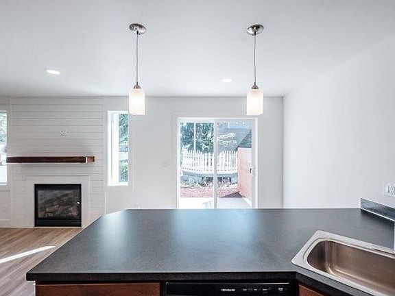 5th image of 266-272 E Virginia St