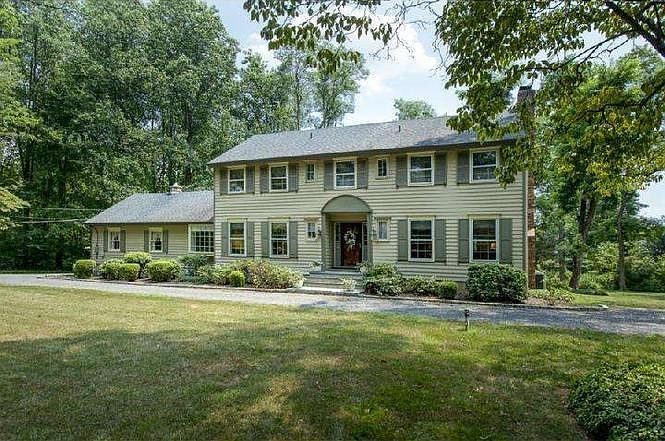 2nd image of 2 Cotswald Ln