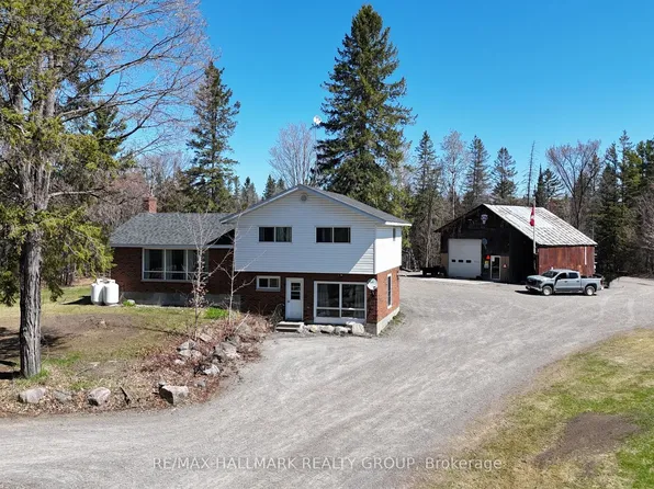 4318 Stonecrest Rd, Ottawa, ON K0A 3M0