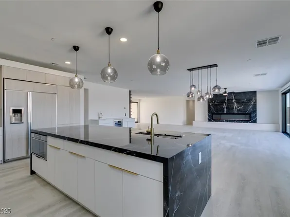 8741 Grand Pass Ct, Las Vegas, NV 89113