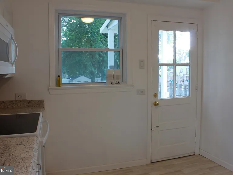 34 S Poplar Ave — Photo 8